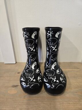 Stonz black woodland creature rain boots. Size 10